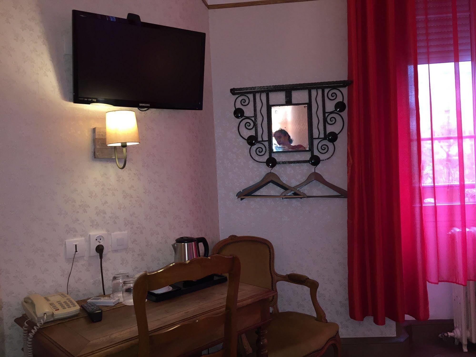 Les Chansonniers Hotel Parigi