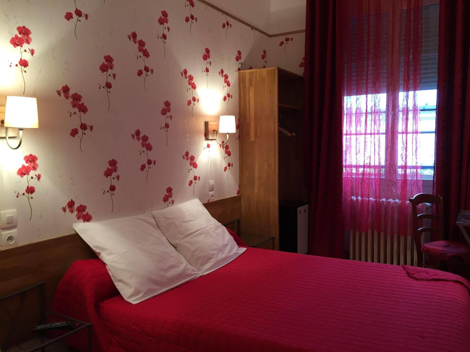 Hotel Les Chansonniers Parigi
