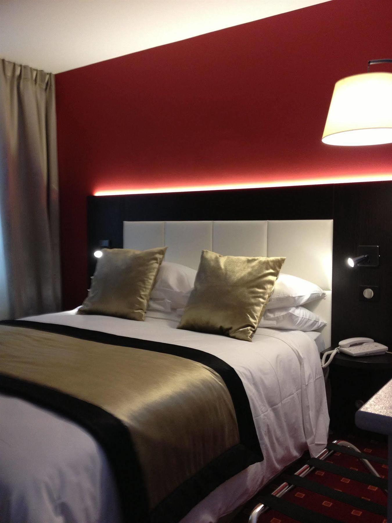Des Deux Avenues Hotel 3*