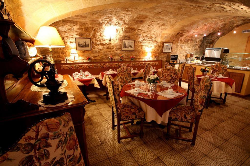 Les Tournelles Hotel