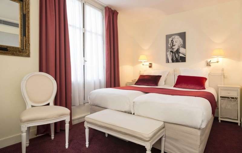 Aston Hotel