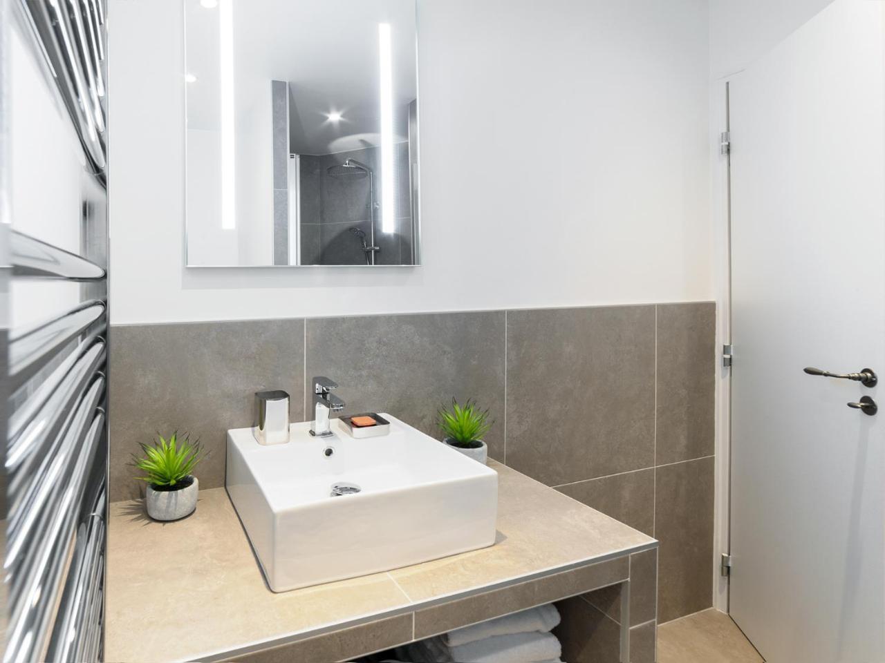 Livinparis - Luxury Ac 2 & 3 Bedrooms Le Louvre * Parigi