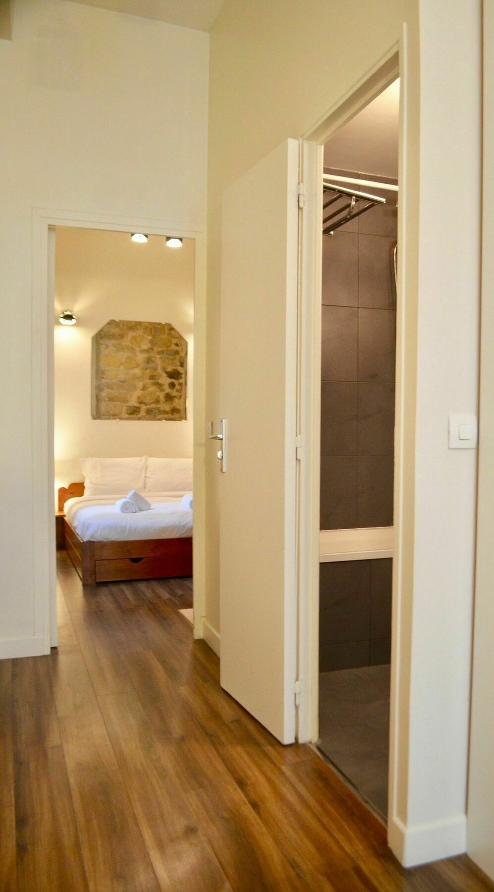 1 Bedroom In The Heart Of The Marais Area *