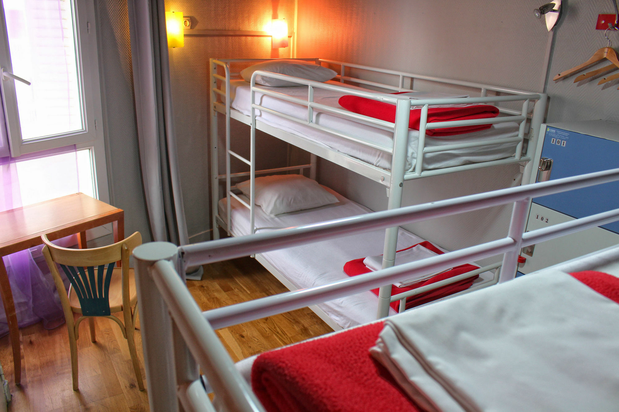 Arty Porte De Versailles By River Hostel *