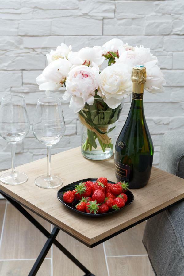 Well Located Studio -ecole Militaries Champs De Mars * Parigi