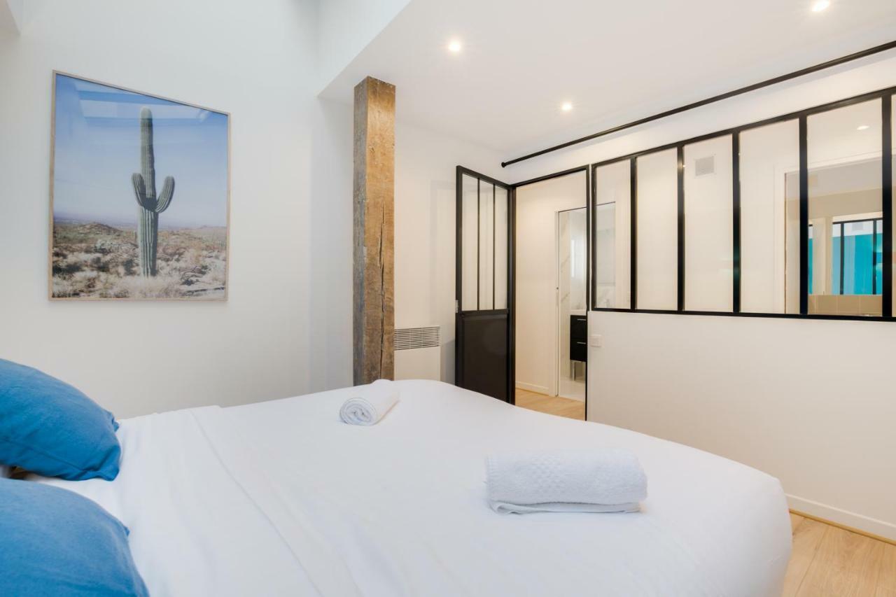 Loft Design For 8 People In Heart Of Parigi