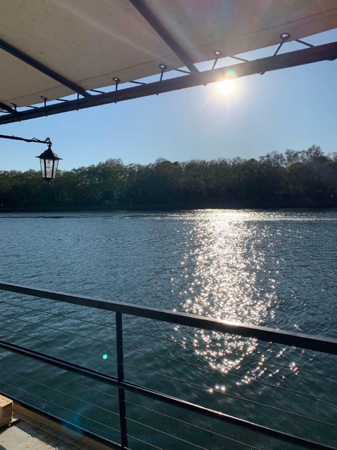 Péniche Sunflower Botel