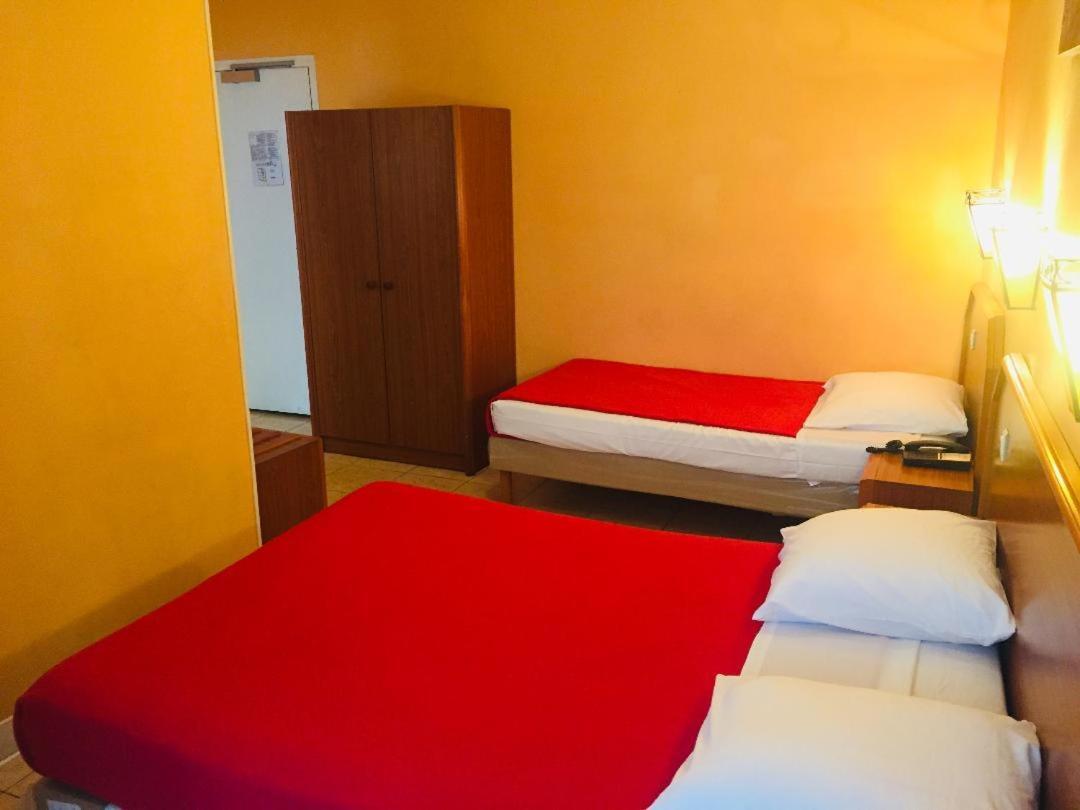 Le Mediterraneen Hotel
