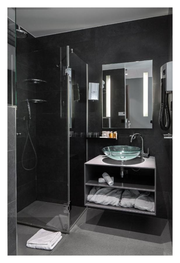 Lyric Opera Hotel 4*