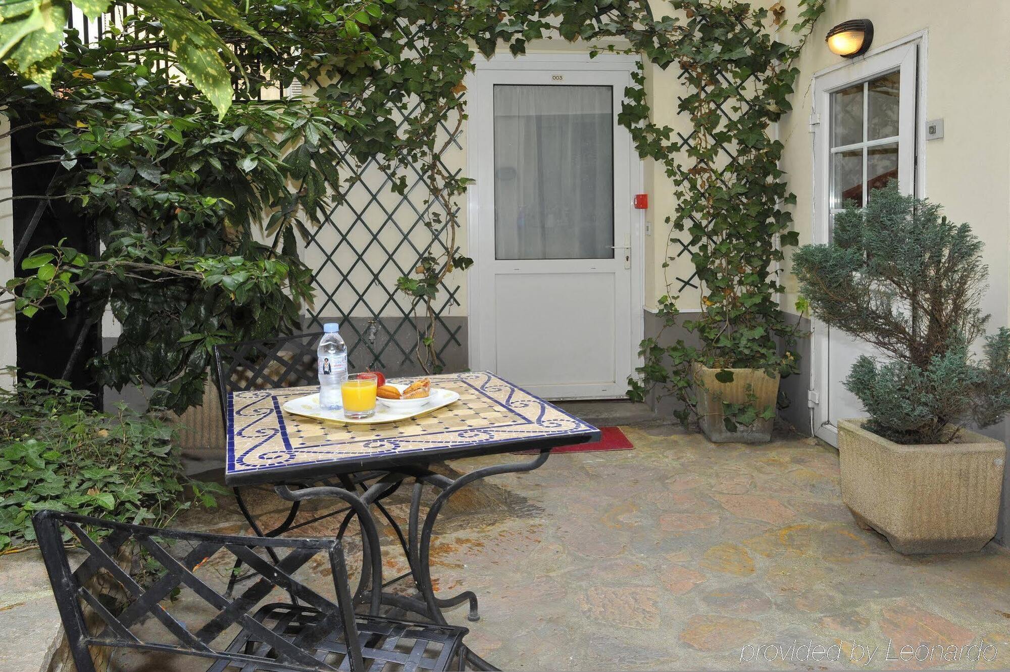 Hotel Carladez Cambronne 3*