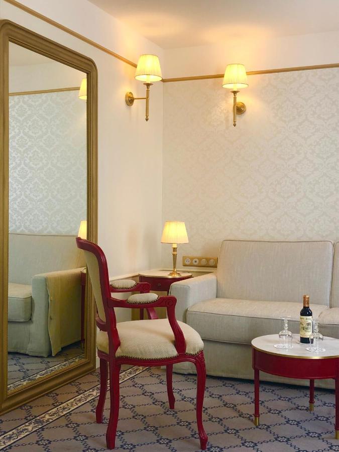 Mayfair Paris