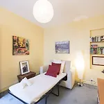 Comfortable Near Montmartre