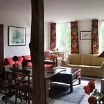 Quiet apt close to République