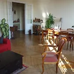 Paris-Sur-Seine-Chez-Caroline