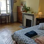 Paris-Sur-Seine-Chez-Caroline