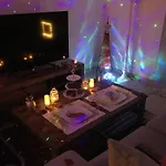 Cosy private Jacuzzi Spa apartment in Paris