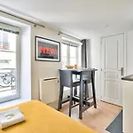 New And Bright Studio In The Heart Of Paris