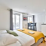 New And Bright Studio In The Heart Of Paris