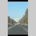 New Flat-Champs-Elysees-Arc Triomphe-Maillot-Foch
