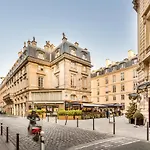 Merveil Signature - Valois - Louvre View