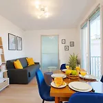 Eiffel Tower View - Private Apartment