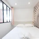 Amazing Apartment Under The Roof In Paris 8Th