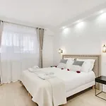 Trocadero/ Eiffel Tower - 3 Bedrooms- All New!
