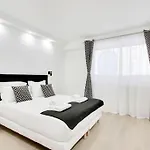 Trocadero/ Eiffel Tower - 3 Bedrooms- All New!