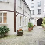 Apartment Le Marais By Studio Prestige