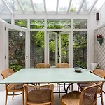 Veeve - Charming Townhouse Near Parc Montsouris