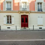 Superb&calm flat near Ternes&Champs Elysées in Paris - Welkeys