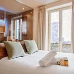 Superb&calm flat near Ternes&Champs Elysées in Paris - Welkeys