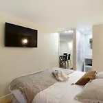 Apartment Center Of Paris By Studio Prestige