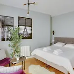 Charmant Studio Au Coeur De Paris Pour 2 Personnes By Weekome