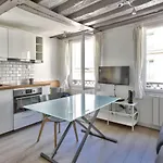 Studio Near Notre-Dame De Paris Cathedral