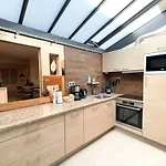 Charming Townhouse With Garden In The City Of Love