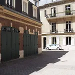 Studio Calme Pres Des Champs Elysees