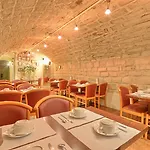 121 Paris Hotel