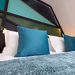 Le 12 Hotel