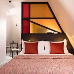 Le 12 Hotel