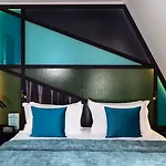Le 12 Hotel