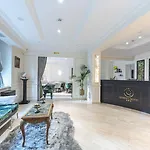 Queens Boutique Hotel