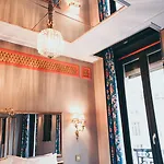 La Mondaine