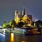 Paris Marais 75004 Seine River