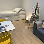 Paris Studio Near Eiffel Tower + Arc De Triomphe