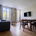 Stylish 2 Bedroom Apartment In Paris