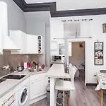 Charming T2 With All Comfort In Paris