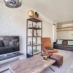Luxurious Studio Republique Pierre Leve Free Netflix