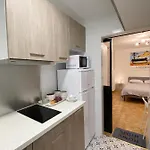 Paris: Agreable Chambre D\'Un Grand Artiste