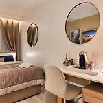 Chambre Entierement Renovee A Paris Montparnasse